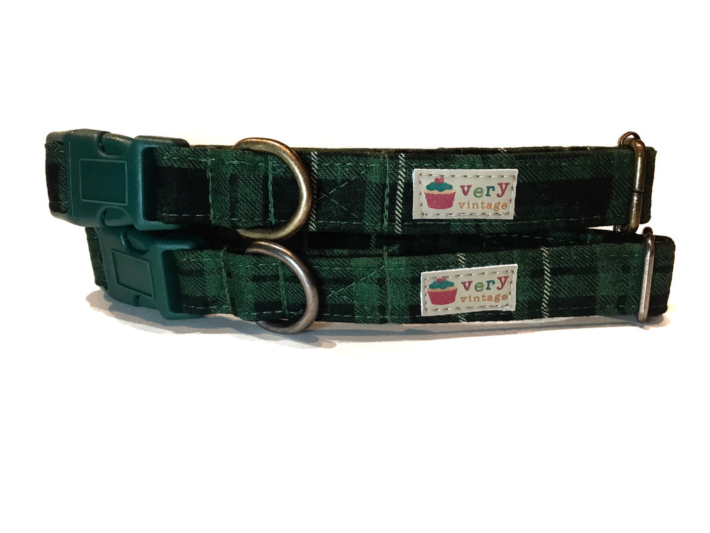 green plaid collar for a dog or cat