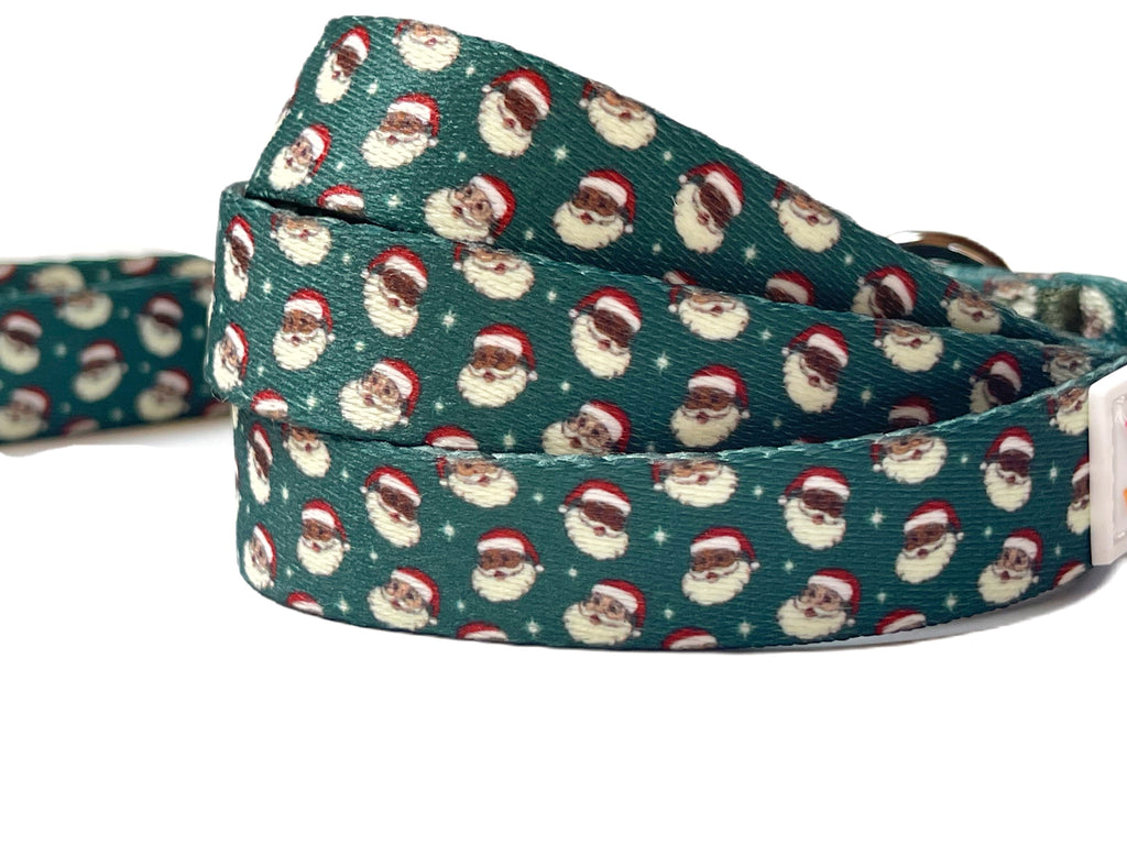 Add a touch of holiday magic to your pup's wardrobe with our adorable Multiethnic Santa dog lead. This stylish and comfortable accessory is perfect for any occasion.