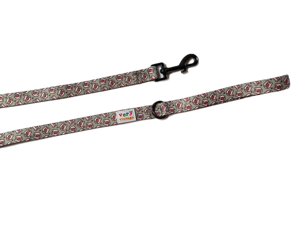 A must-have accessory for any dog lover: our Squirrel Patrol dog leash. With its adjustable length and comfortable grip, it's perfect for daily walks.