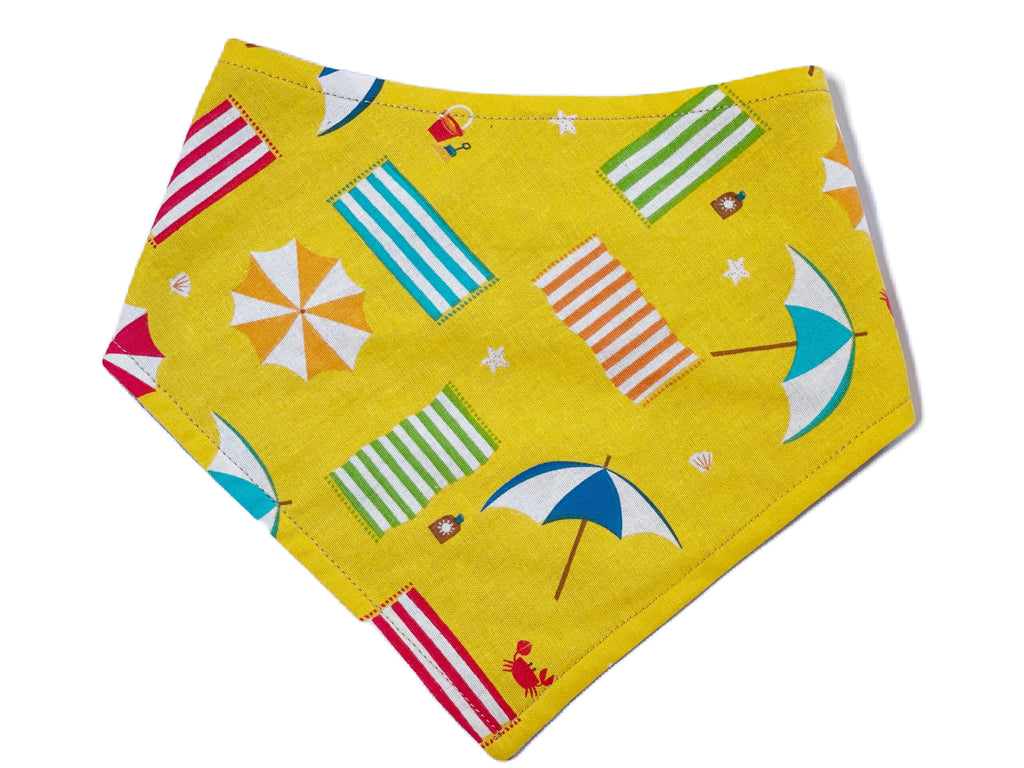 Summer vibes: Dog bandana featuring a playful beach scene with colorful umbrellas and chairs.