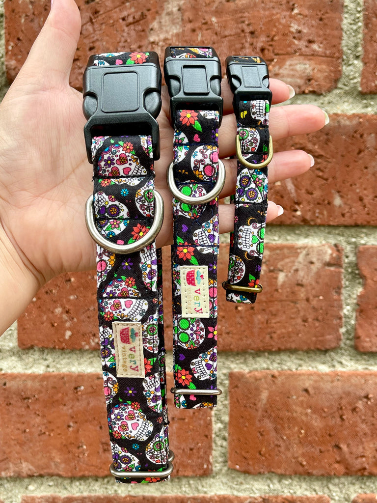Close-up of Calavera Cutie collar featuring vibrant Día de los Muertos sugar skulls and black buckle
