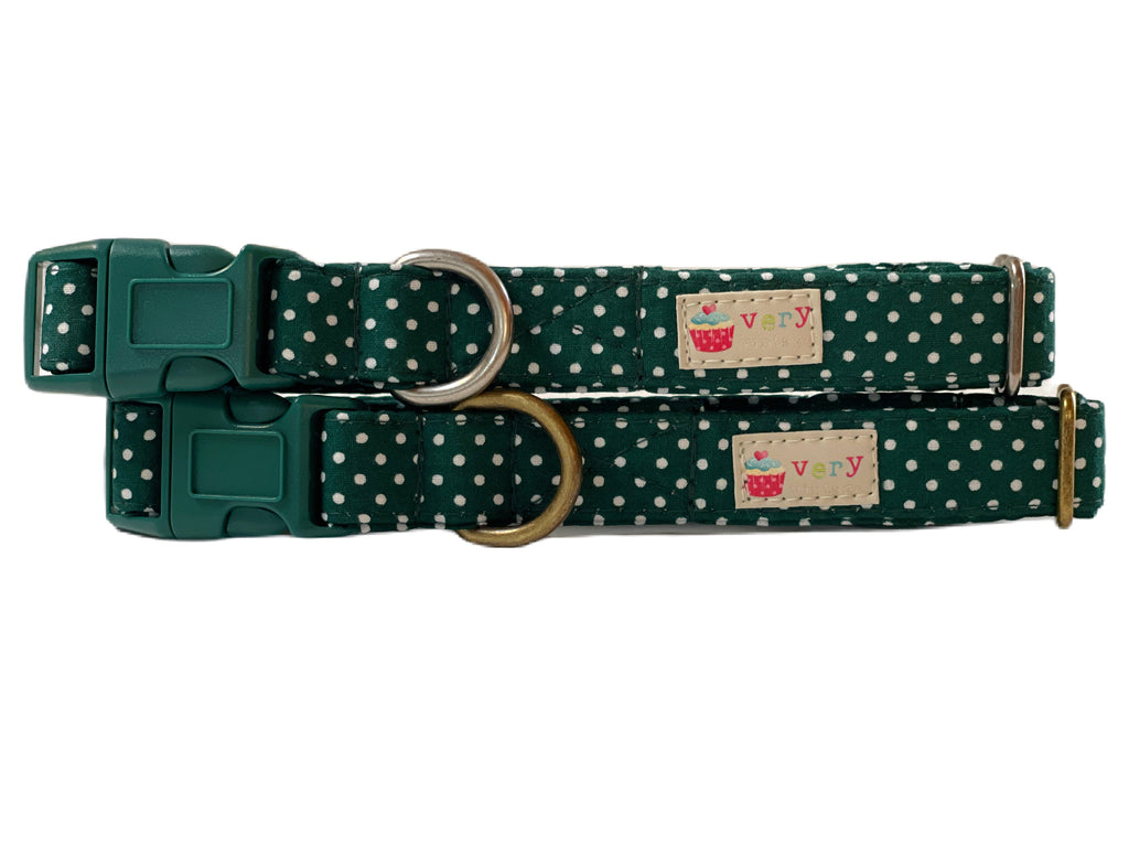 Handmade dog and cat collar featuring a dark green background with white polka dots, evoking a cozy fall or autumn vibe. Crafted from soft organic cotton, this collar brings a playful yet seasonal touch to your pet’s wardrobe. LA Made.