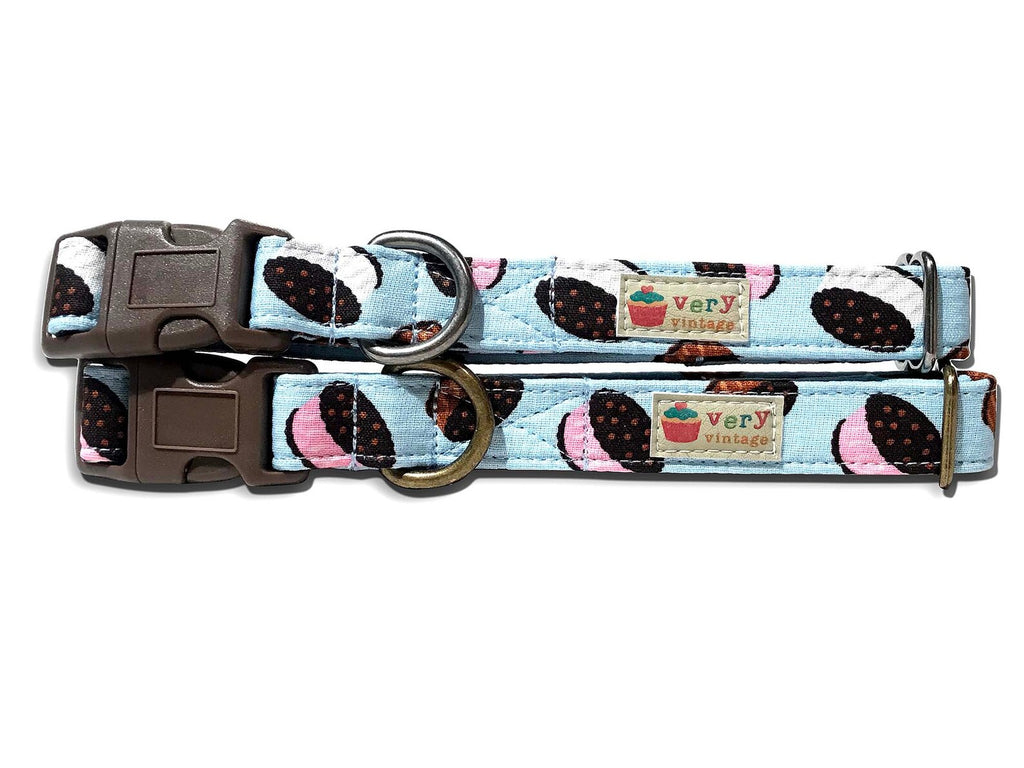 Handmade in Los Angeles dog and cat collars made from organic cotton. These collars have a light blue background with chocolate, vanilla and strawberry ice cream sandwiches. I feel like this is perfect for summer. 