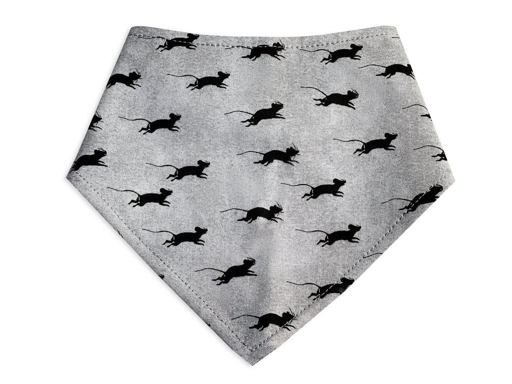 Halloween-themed pet bandana in grey with a black rats pattern, perfect for dogs and cats. Spooky and cute accessory for the season.